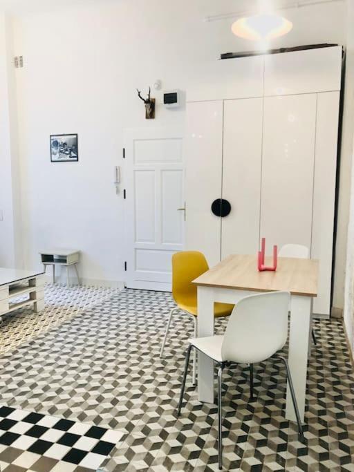Pop Nowogrodzka Apartment